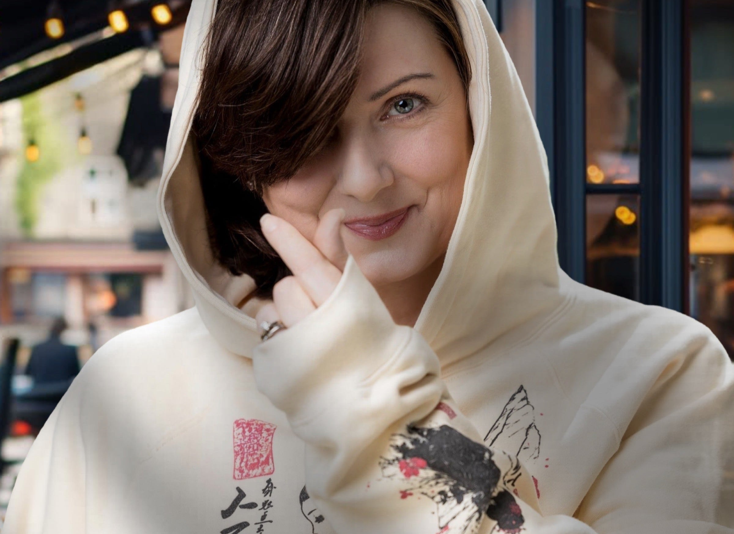 Entdecke oversized Streetwear, inspiriert von asiatischer Ästhetik. Hochwertige Hoodies, T-Shirts & mehr – kunstvoll, nachhaltig & urban. Jetzt Kollektion ansehen bei asia-shirts
